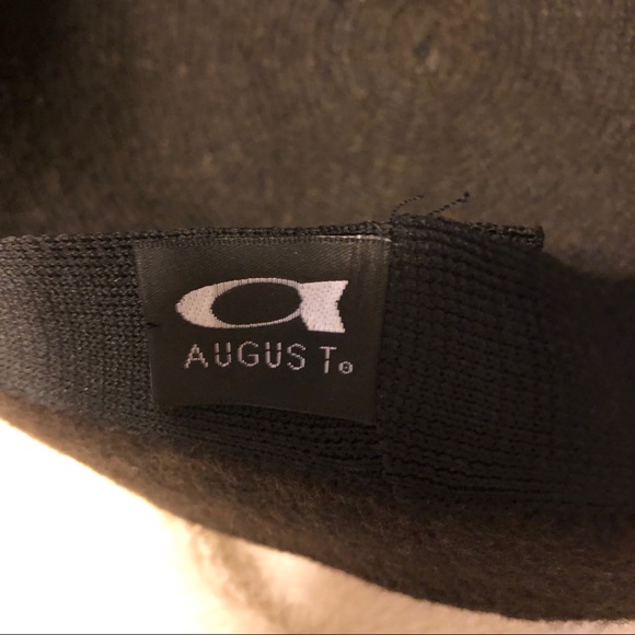 free scarf with brown hat - - Picture 5 of 8